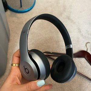 Wireless beats silver